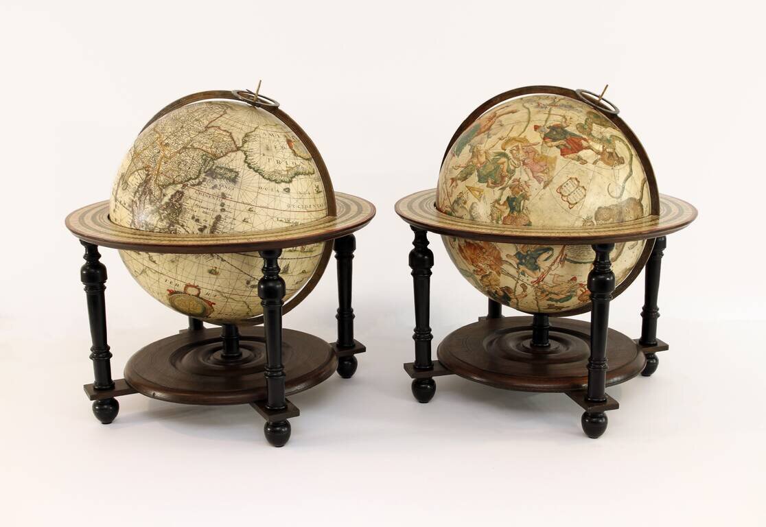 [Terrestial & Celestial Globes]   Nobilissimis, Amplissimis, Consultissimis, Prudentissimisq[ue], viris D. Dominis Societatis Indiarum Occidentalium Curatoribus suos hosce Coelestem Terrestremeque Globos Joannes Janssonius Humillimus Cliens L.M.Q. dat, di